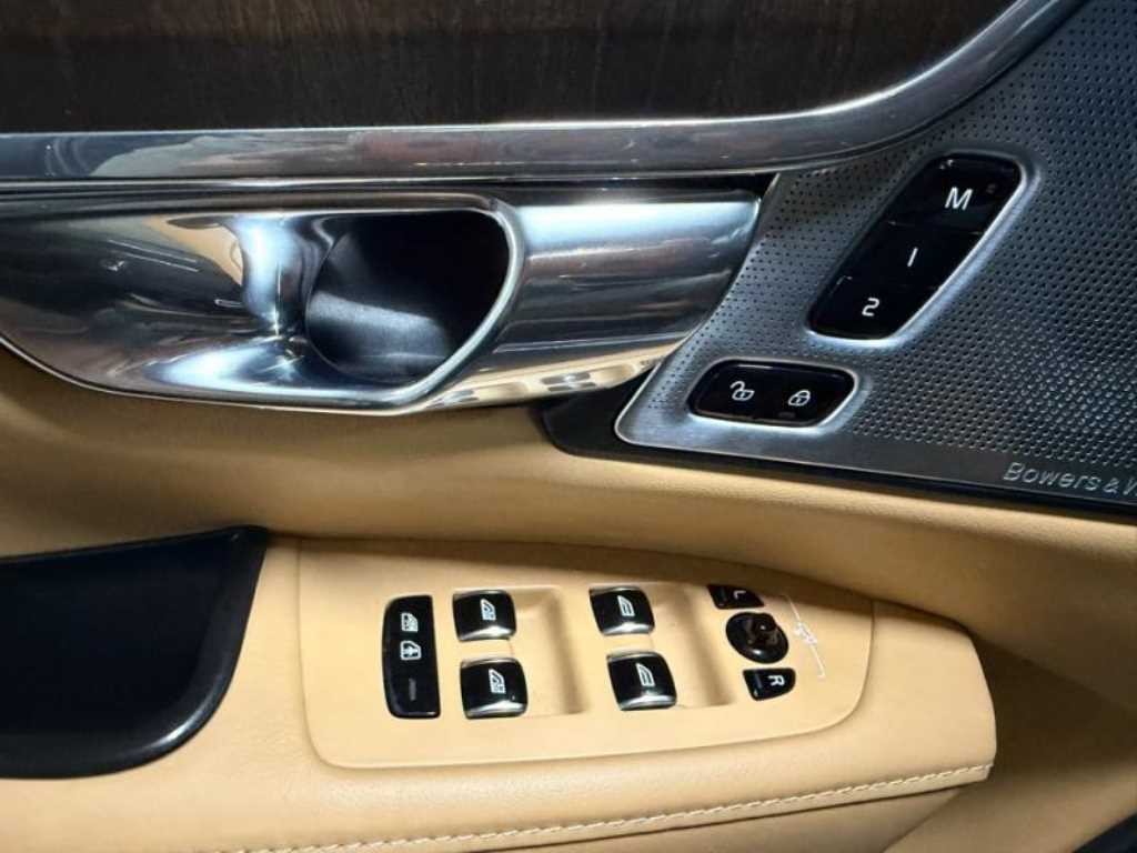 볼보 S90 B5 인스크립션 이미지 15