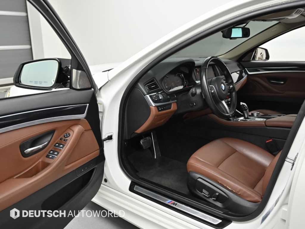 BMW 5시리즈 5시리즈 (F10) 520d xDrive M 에어로다이나믹 프로 이미지 11