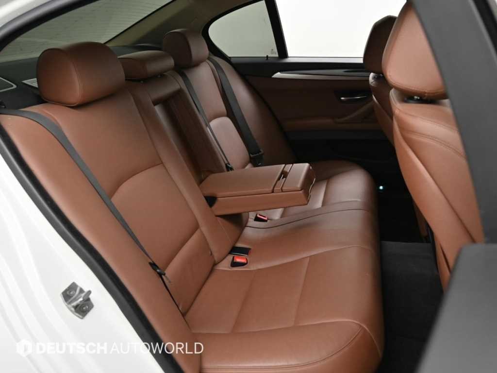 BMW 5시리즈 5시리즈 (F10) 520d xDrive M 에어로다이나믹 프로 이미지 12