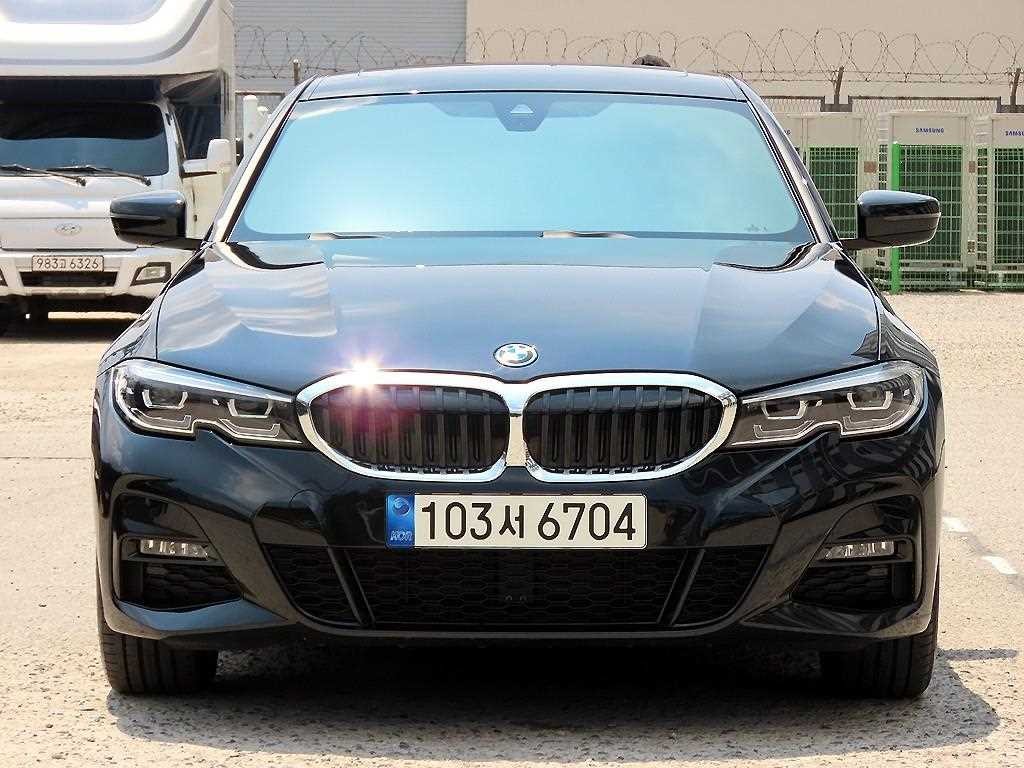 BMW 3시리즈 3시리즈 (G20) 320e M 스포츠 이미지 1