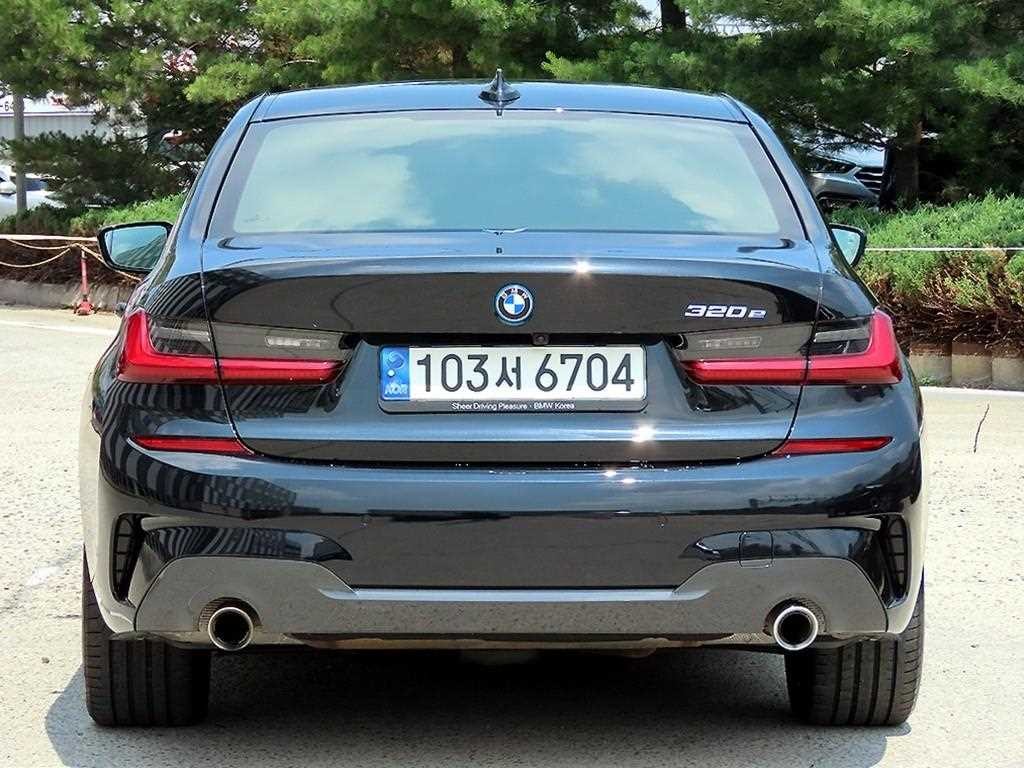 BMW 3시리즈 3시리즈 (G20) 320e M 스포츠 이미지 4