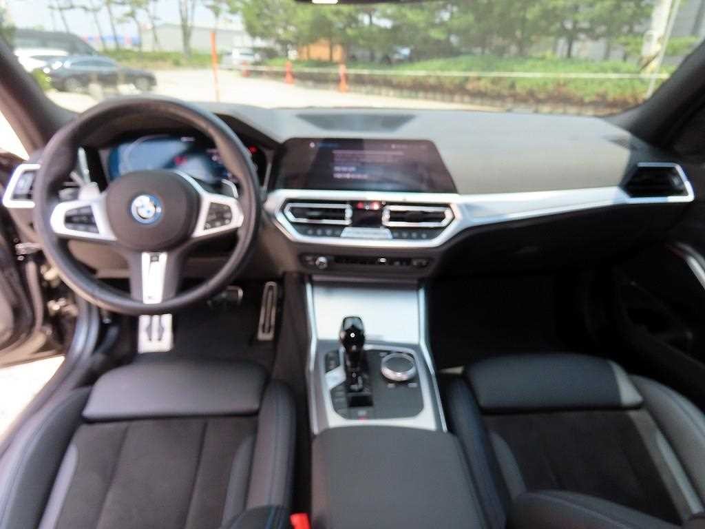 BMW 3시리즈 3시리즈 (G20) 320e M 스포츠 이미지 7