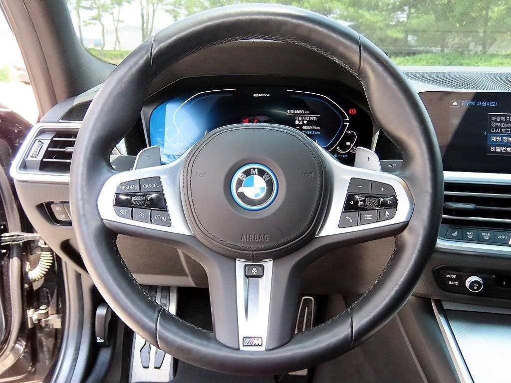 BMW 3시리즈 3시리즈 (G20) 320e M 스포츠 이미지 8