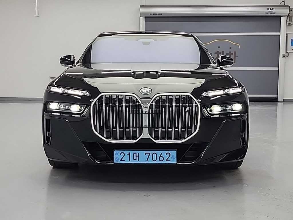 BMW i7 BMW i7 xDrive 60 M 스포츠 이그제큐티브 팩 이미지 3