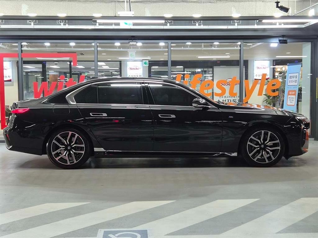BMW 7시리즈 7시리즈 (G70) 740i xDrive M 스포츠 이미지 3