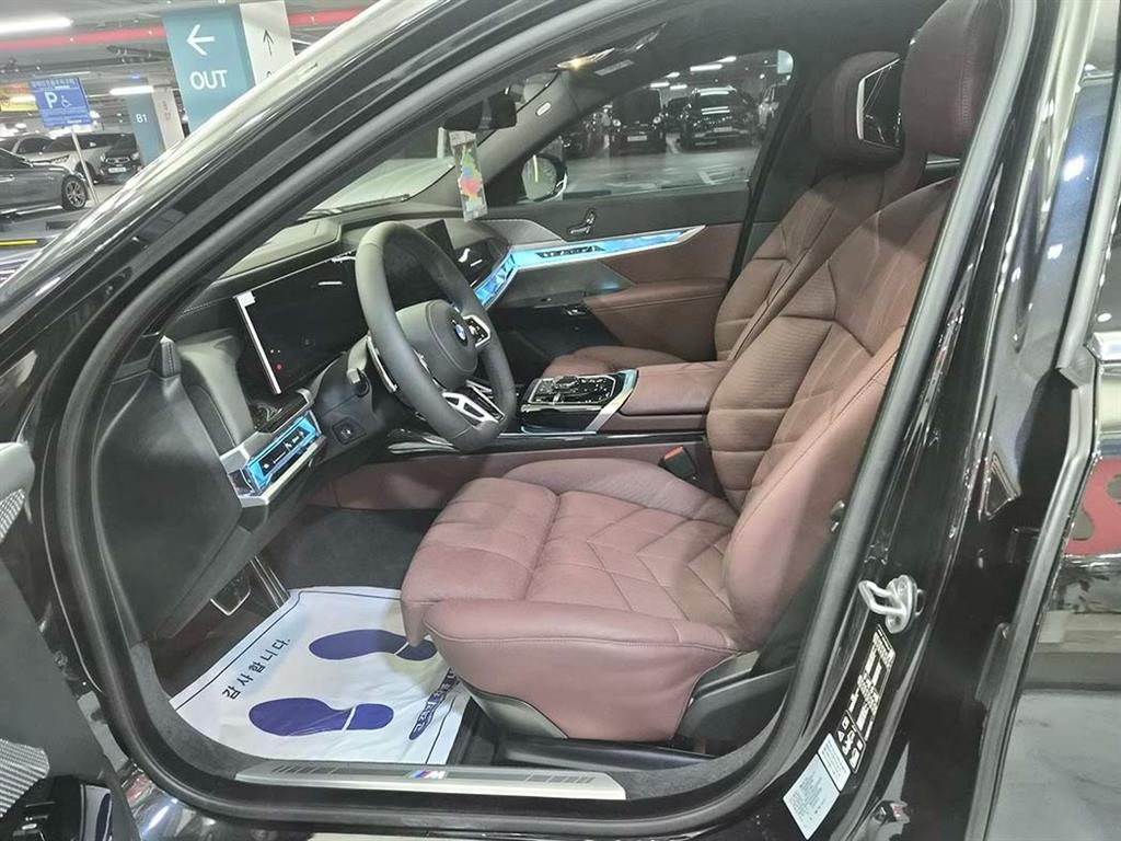 BMW 7시리즈 7시리즈 (G70) 740i xDrive M 스포츠 이미지 6