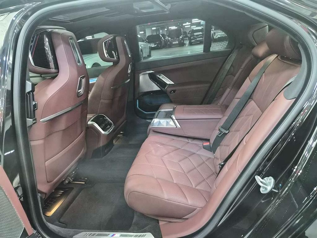 BMW 7시리즈 7시리즈 (G70) 740i xDrive M 스포츠 이미지 7