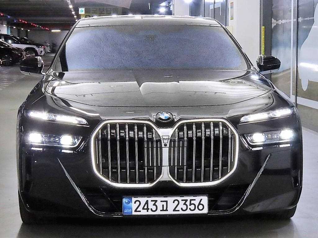 BMW 7시리즈 7시리즈 (G70) 740i xDrive M 스포츠 이미지 2