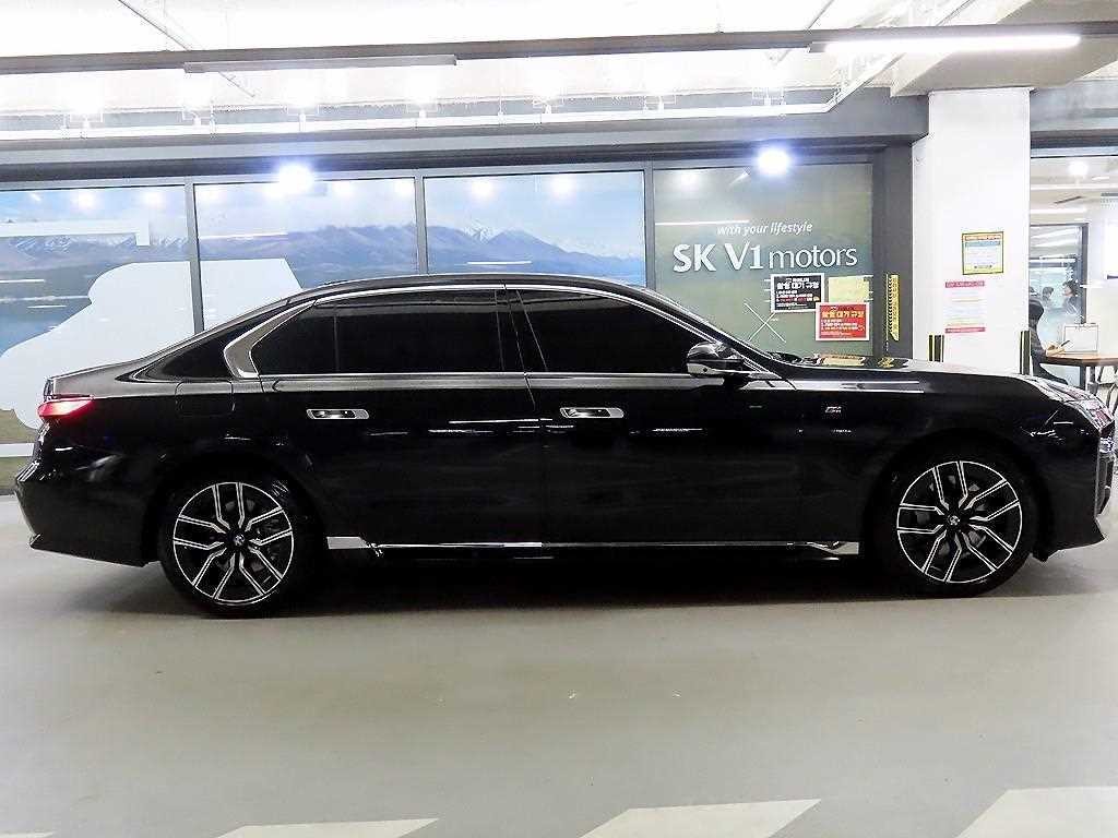 BMW 7시리즈 7시리즈 (G70) 740i xDrive M 스포츠 이미지 3