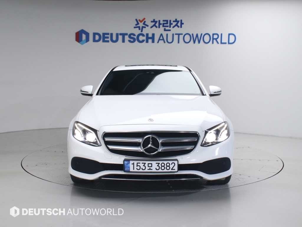 벤츠 E 클래스 E-클래스 W213 E220d 아방가르드 이미지 1