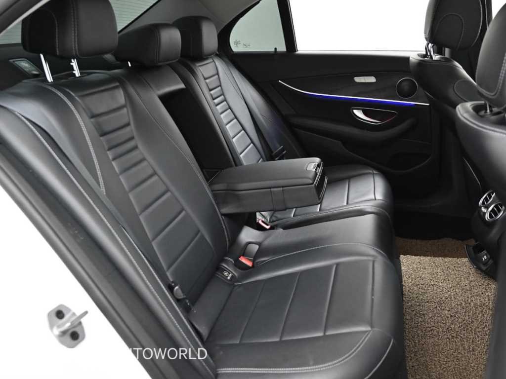 벤츠 E 클래스 E-클래스 W213 E220d 아방가르드 이미지 12