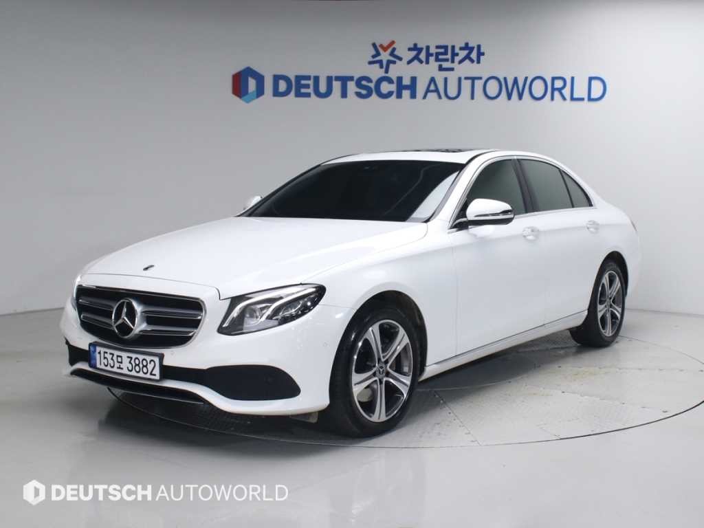 벤츠 E 클래스 E-클래스 W213 E220d 아방가르드 이미지 2