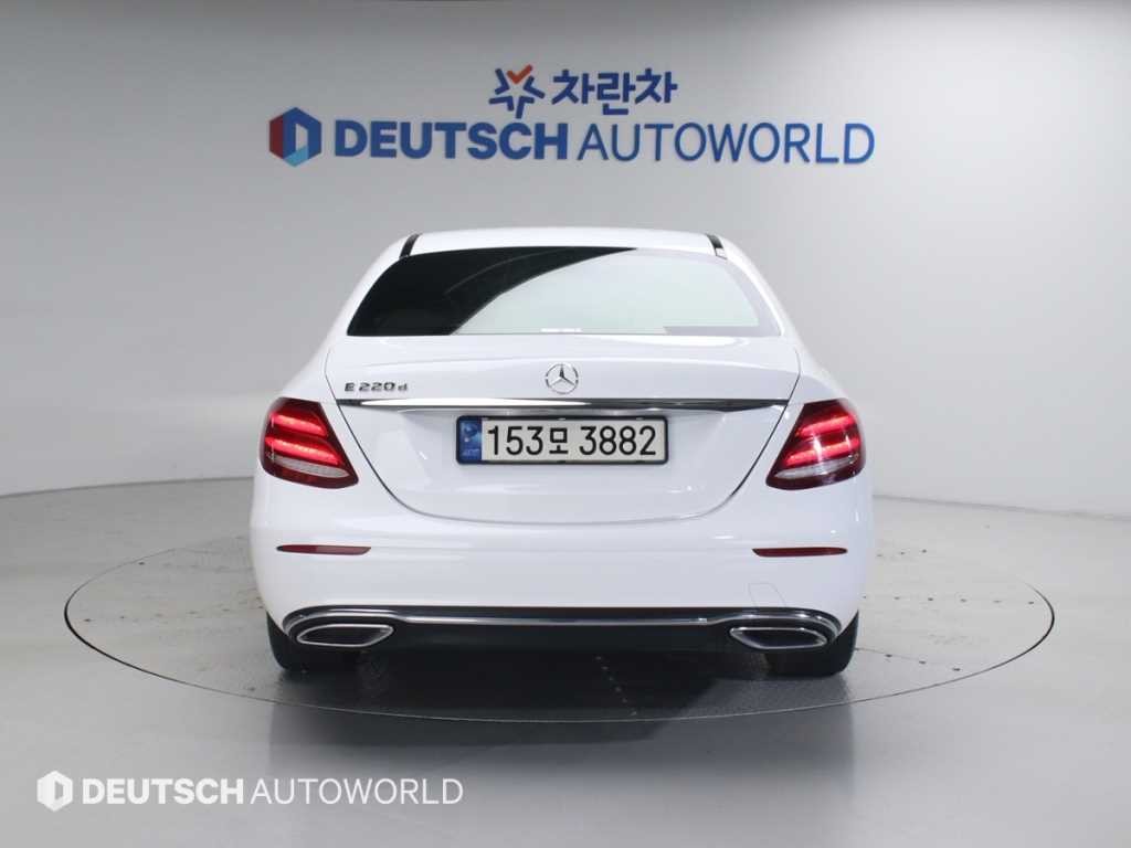 벤츠 E 클래스 E-클래스 W213 E220d 아방가르드 이미지 3
