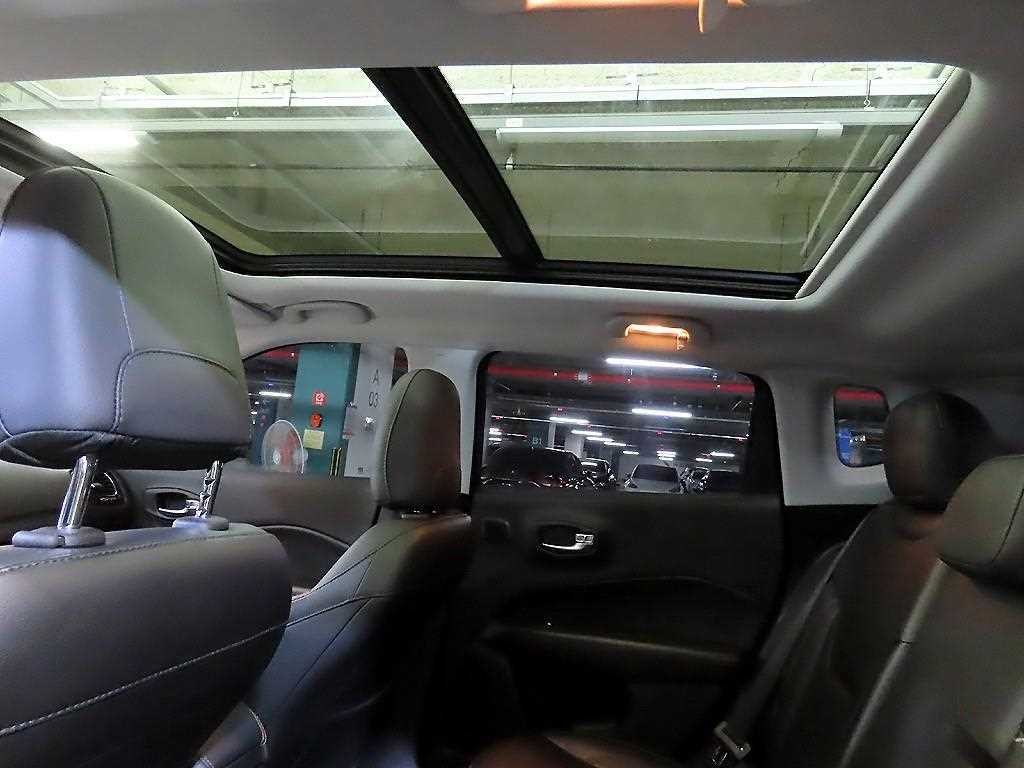 지프 컴패스 컴패스 2세대 2.4 AWD 리미티드 이미지 17