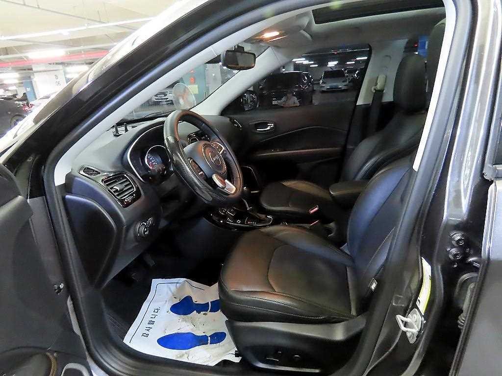 지프 컴패스 컴패스 2세대 2.4 AWD 리미티드 이미지 6