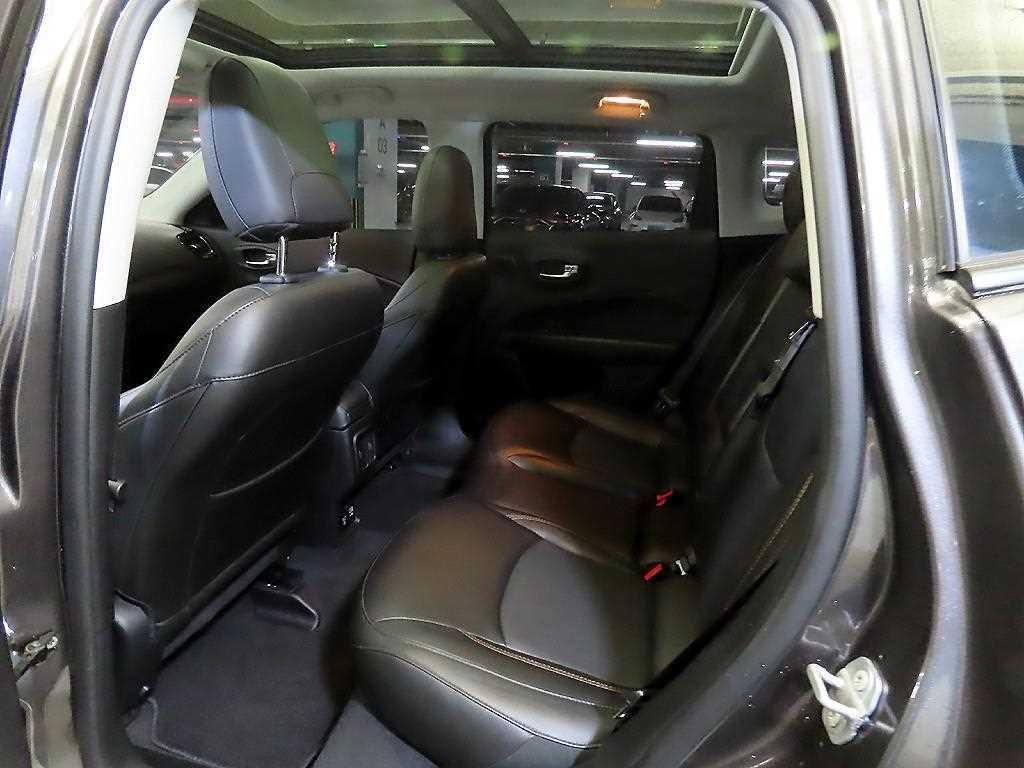 지프 컴패스 컴패스 2세대 2.4 AWD 리미티드 이미지 7