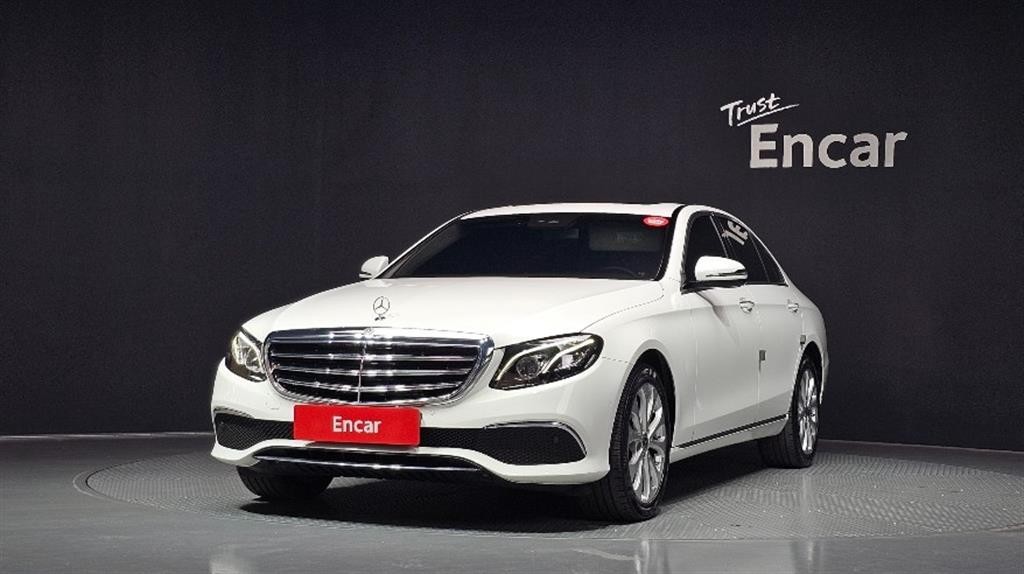 벤츠 E 클래스 E-클래스 W213 E220d 4MATIC 익스클루시브 이미지 1