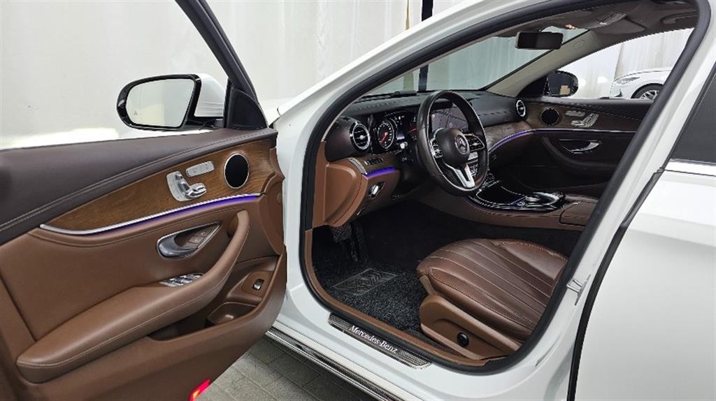 벤츠 E 클래스 E-클래스 W213 E220d 4MATIC 익스클루시브 이미지 10