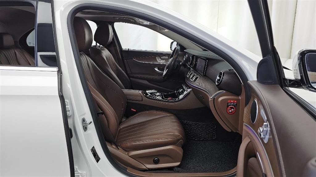 벤츠 E 클래스 E-클래스 W213 E220d 4MATIC 익스클루시브 이미지 11