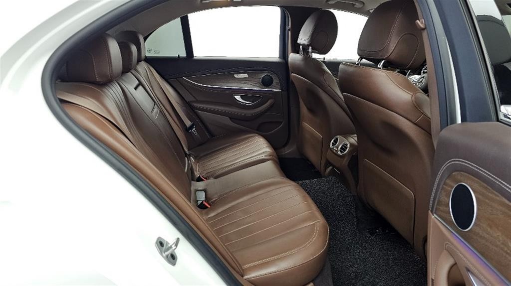 벤츠 E 클래스 E-클래스 W213 E220d 4MATIC 익스클루시브 이미지 12