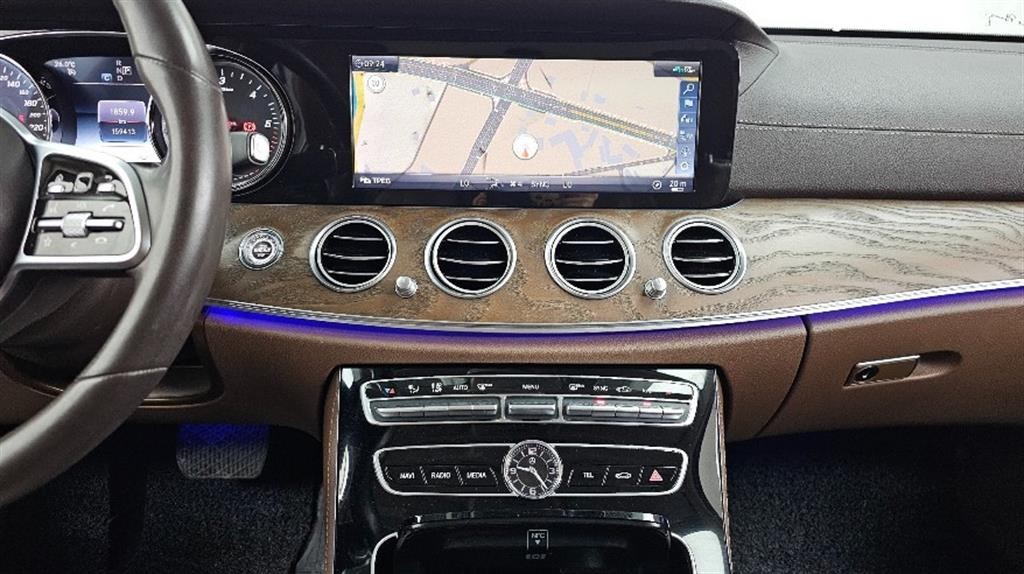 벤츠 E 클래스 E-클래스 W213 E220d 4MATIC 익스클루시브 이미지 14