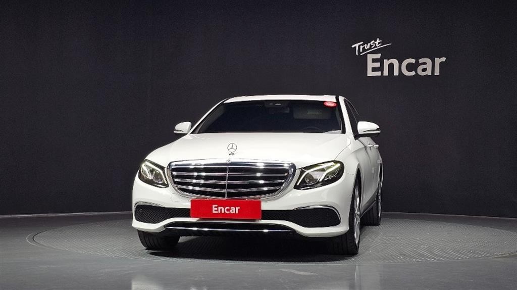 벤츠 E 클래스 E-클래스 W213 E220d 4MATIC 익스클루시브 이미지 3