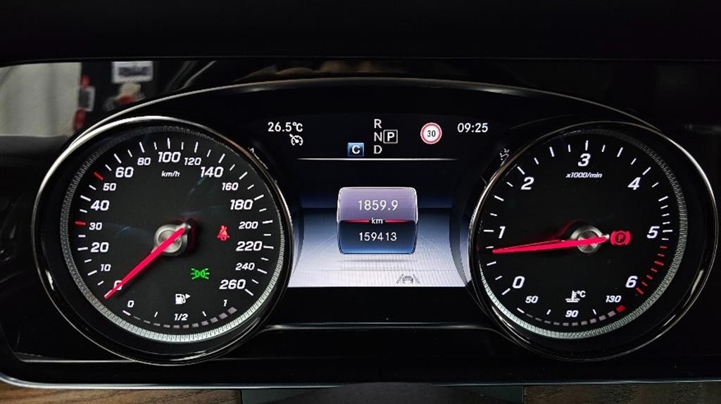벤츠 E 클래스 E-클래스 W213 E220d 4MATIC 익스클루시브 이미지 8
