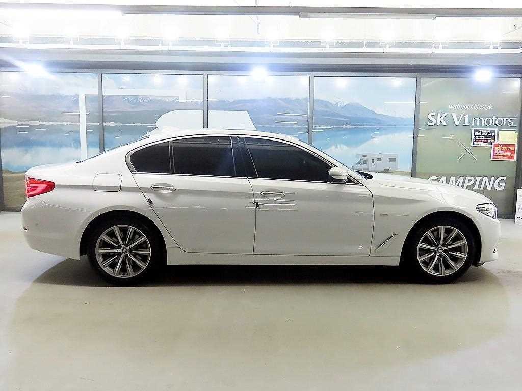 BMW 5시리즈 5시리즈 (G30) 520i 럭셔리 이미지 3