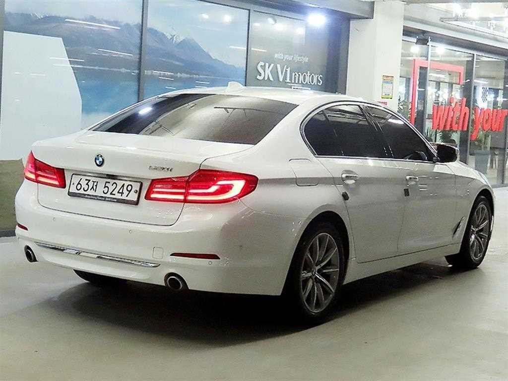 BMW 5시리즈 5시리즈 (G30) 520i 럭셔리 이미지 4