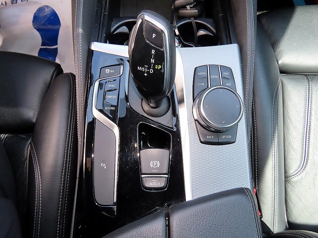 BMW 5시리즈 5시리즈 (G30) 530i xDrive M 스포츠 이미지 11