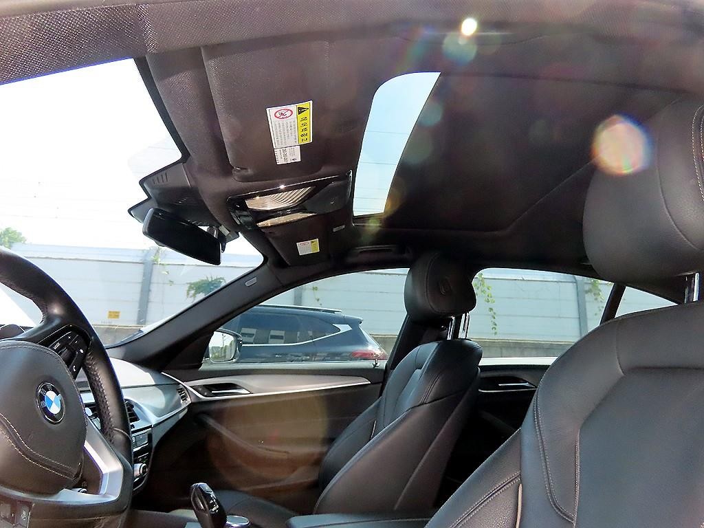 BMW 5시리즈 5시리즈 (G30) 530i xDrive M 스포츠 이미지 17
