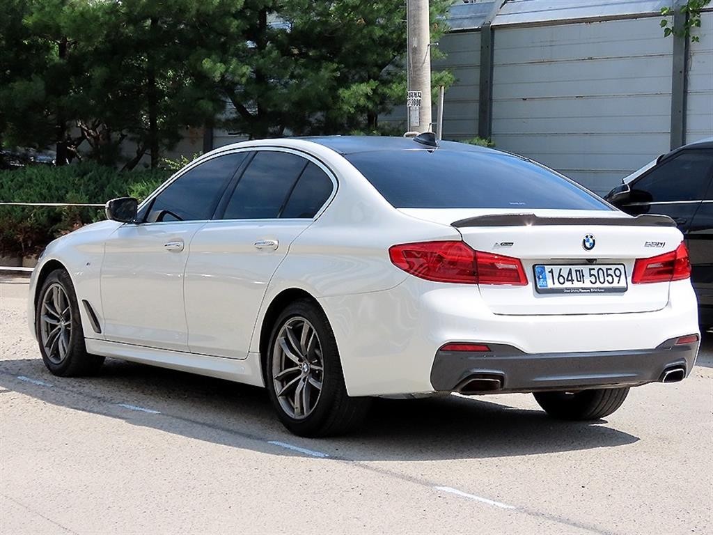 BMW 5시리즈 5시리즈 (G30) 530i xDrive M 스포츠 이미지 3
