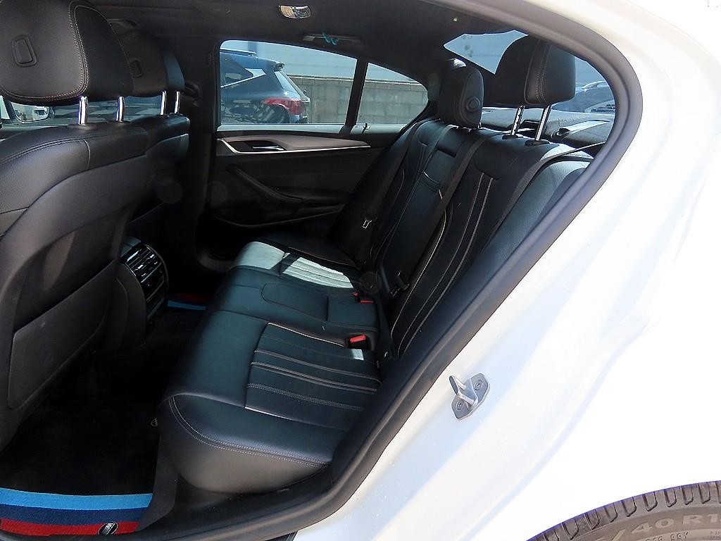 BMW 5시리즈 5시리즈 (G30) 530i xDrive M 스포츠 이미지 6