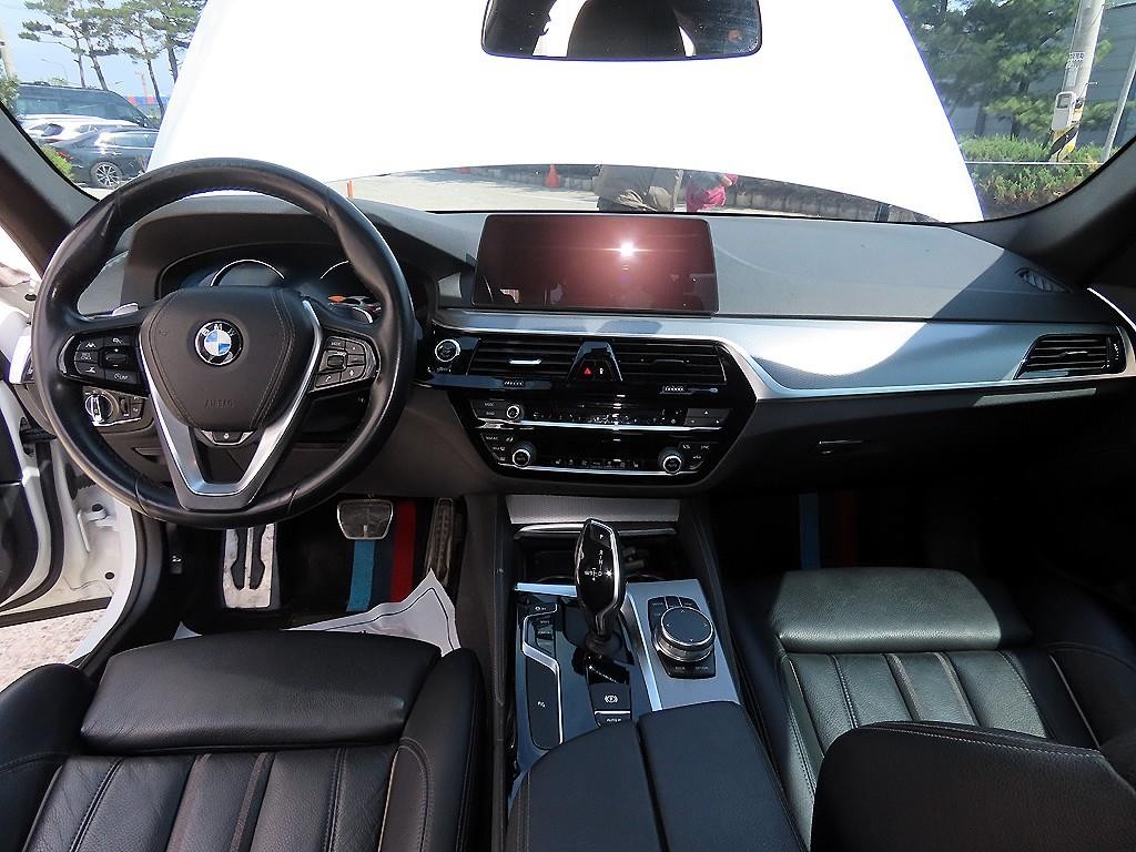 BMW 5시리즈 5시리즈 (G30) 530i xDrive M 스포츠 이미지 7