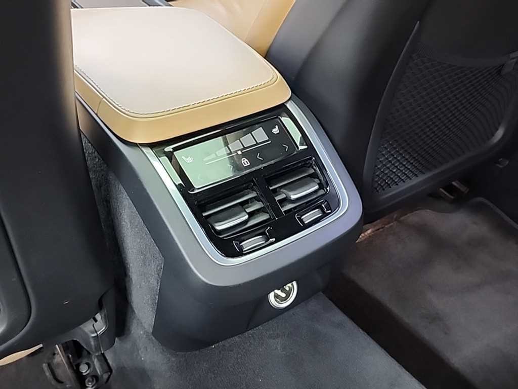 볼보 S90 D4 인스크립션 이미지 13