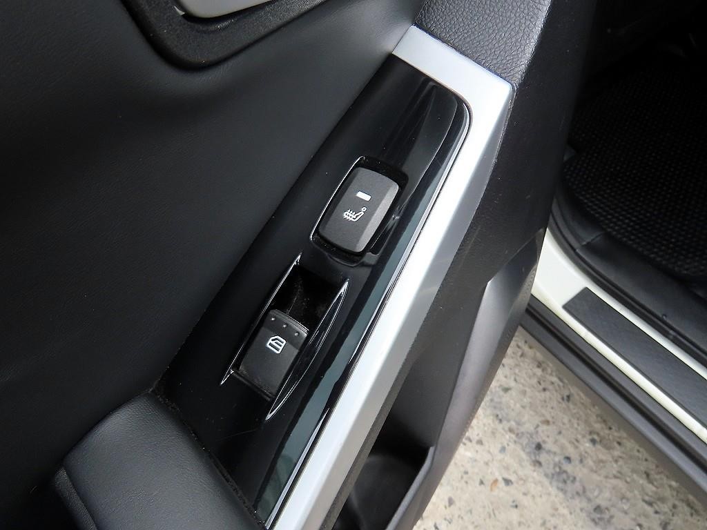 KG모빌리티(쌍용) 코란도 뉴코란도C 4WD 2.2 RX 최고급형 이미지 17
