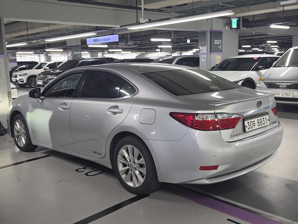 렉서스 ES 뉴ES300h 슈프림 이미지 4