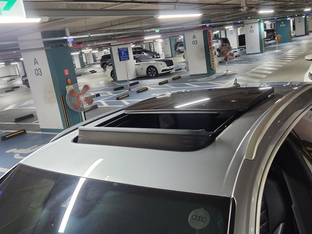 아우디 Q8 50 TDI 콰트로 프리미엄 이미지 20