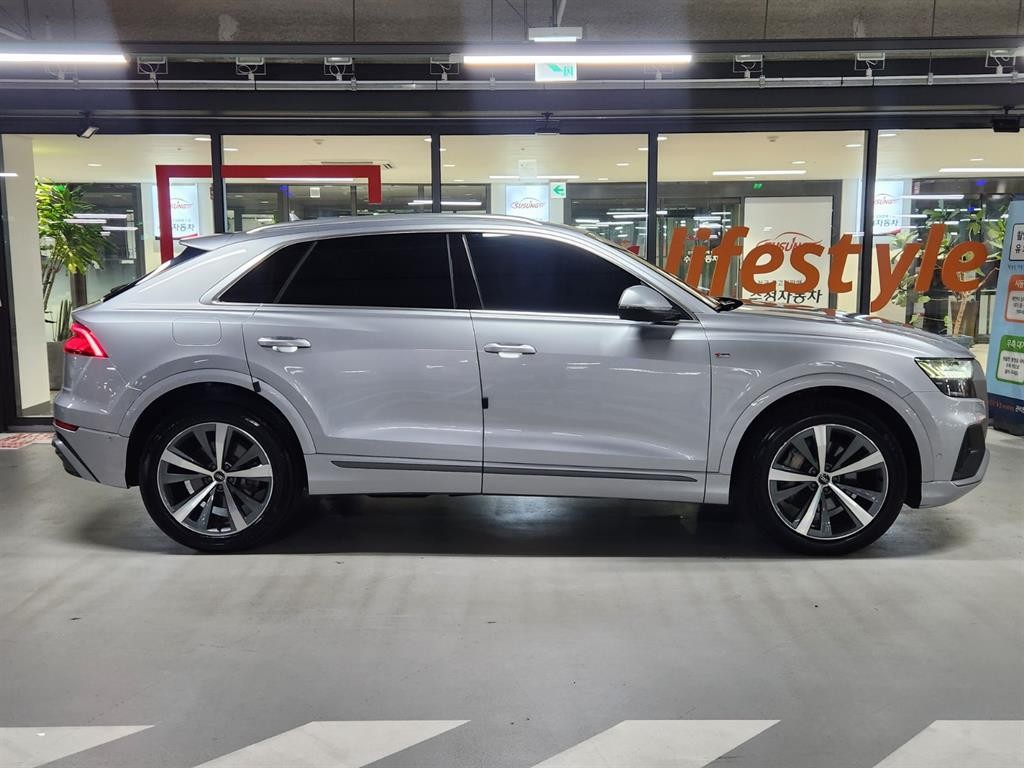아우디 Q8 50 TDI 콰트로 프리미엄 이미지 3