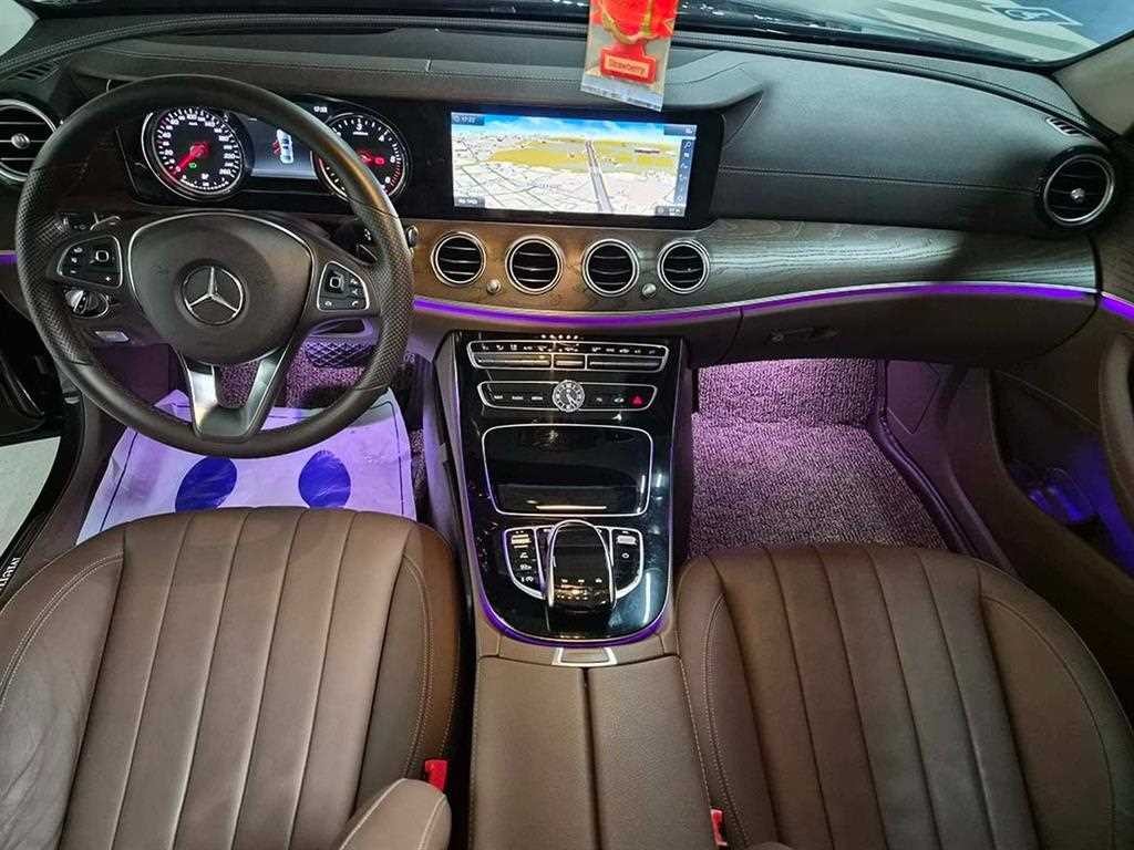 벤츠 E 클래스 E-클래스 W213 E220d 4MATIC 익스클루시브 이미지 10