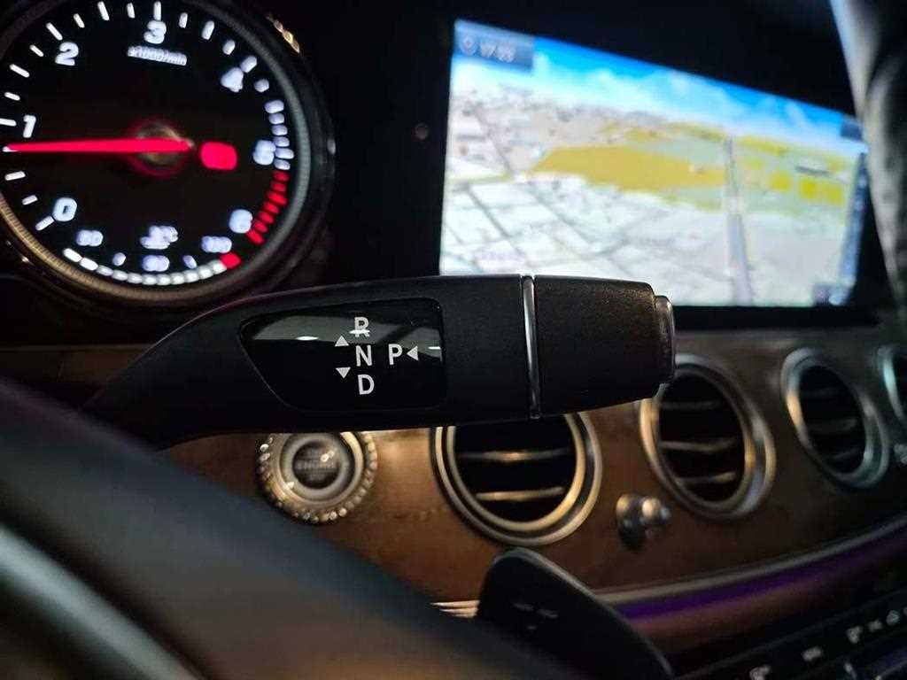 벤츠 E 클래스 E-클래스 W213 E220d 4MATIC 익스클루시브 이미지 11