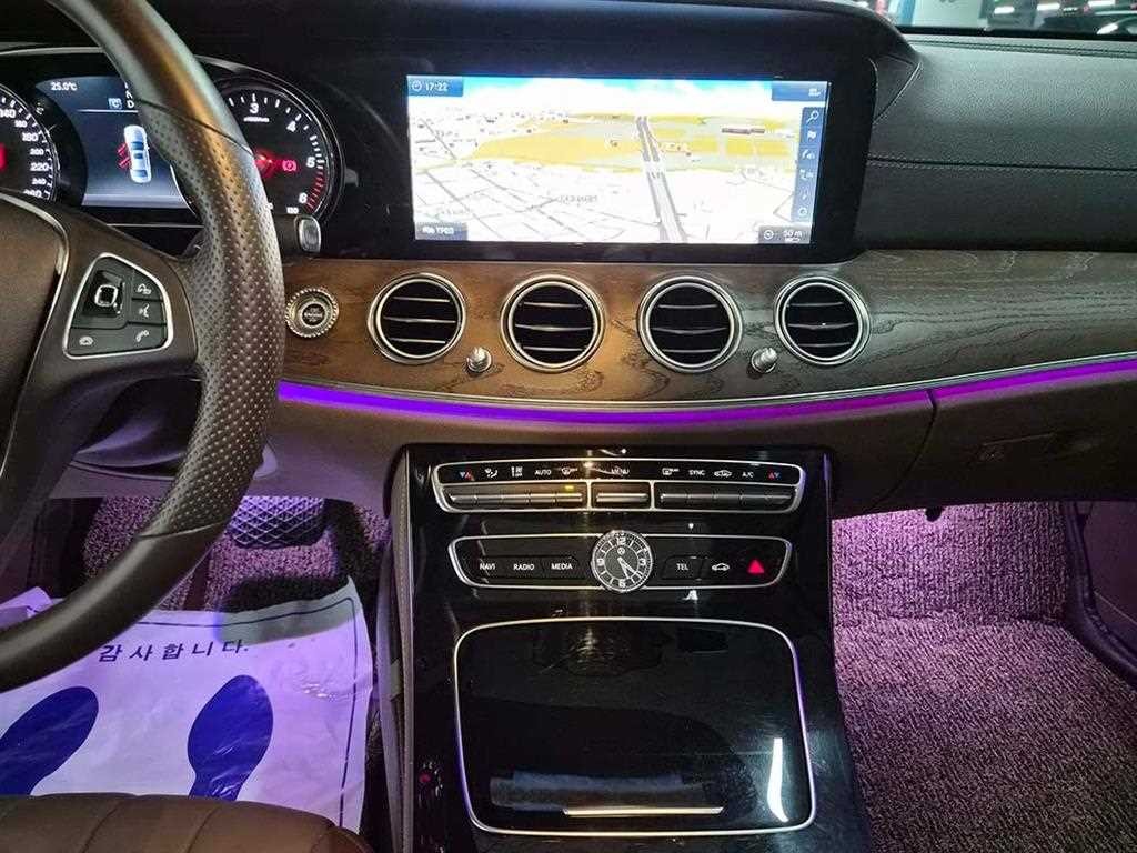 벤츠 E 클래스 E-클래스 W213 E220d 4MATIC 익스클루시브 이미지 18