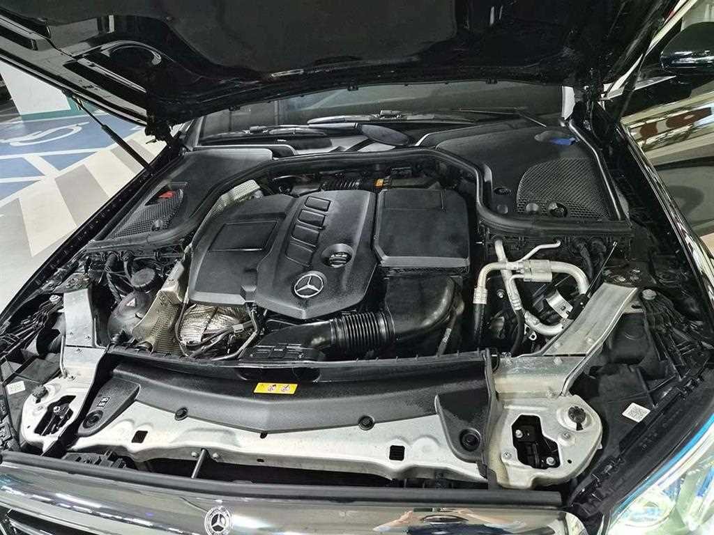 벤츠 E 클래스 E-클래스 W213 E220d 4MATIC 익스클루시브 이미지 19