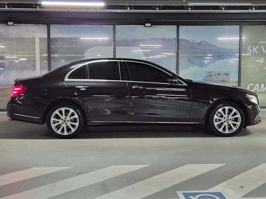 벤츠 E 클래스 E-클래스 W213 E220d 4MATIC 익스클루시브 이미지 3