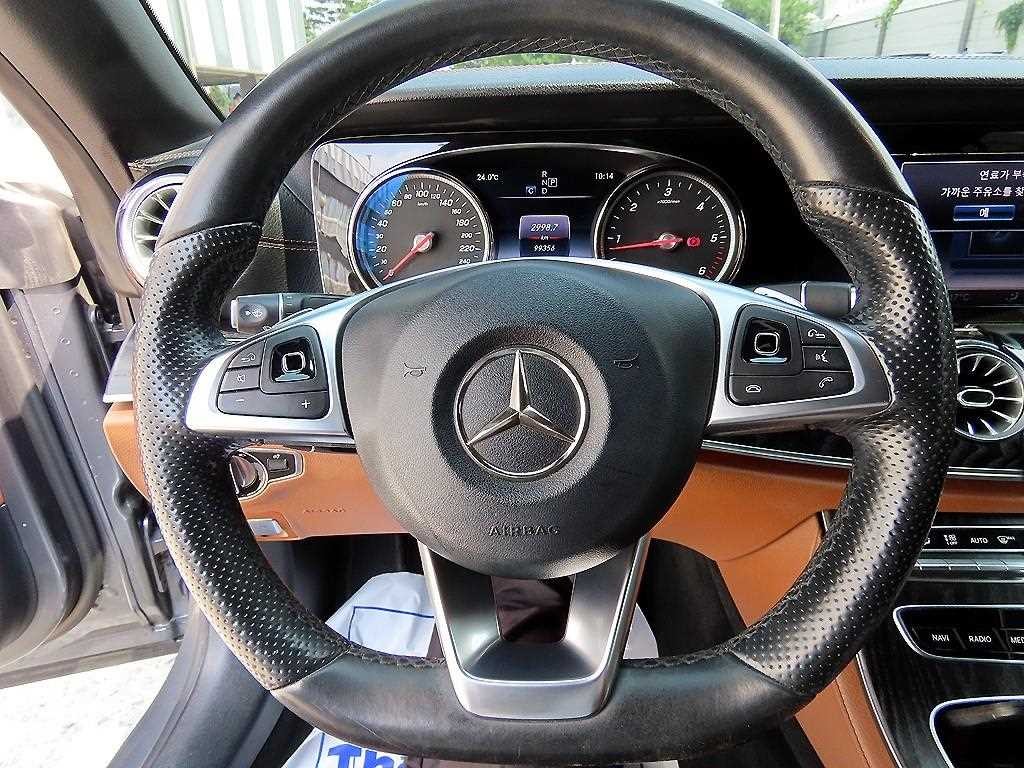 벤츠 E 클래스 E-클래스 W213 E220d 카브리올레 이미지 13