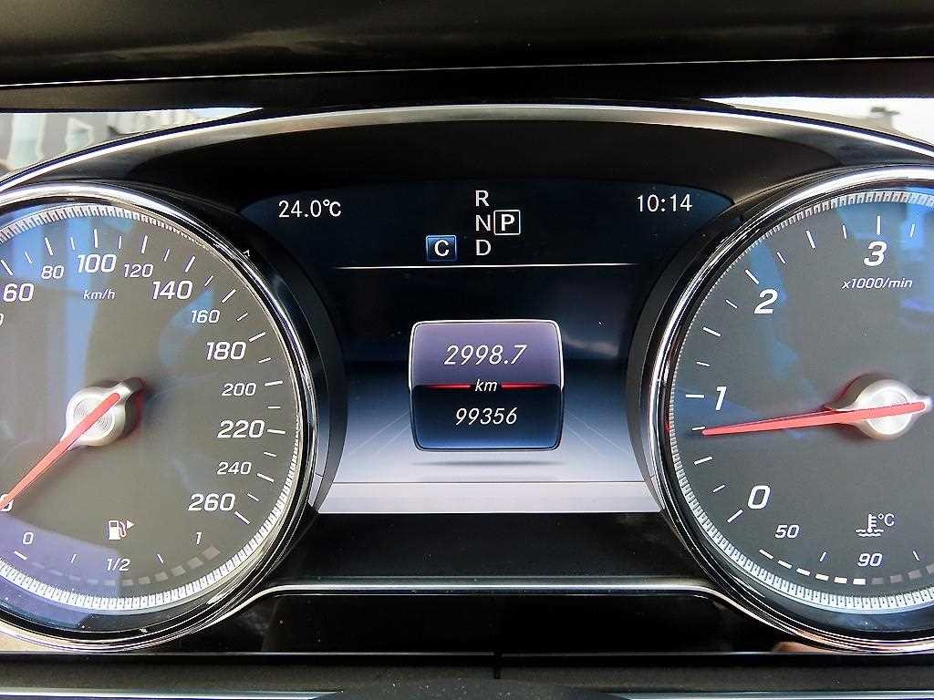 벤츠 E 클래스 E-클래스 W213 E220d 카브리올레 이미지 14