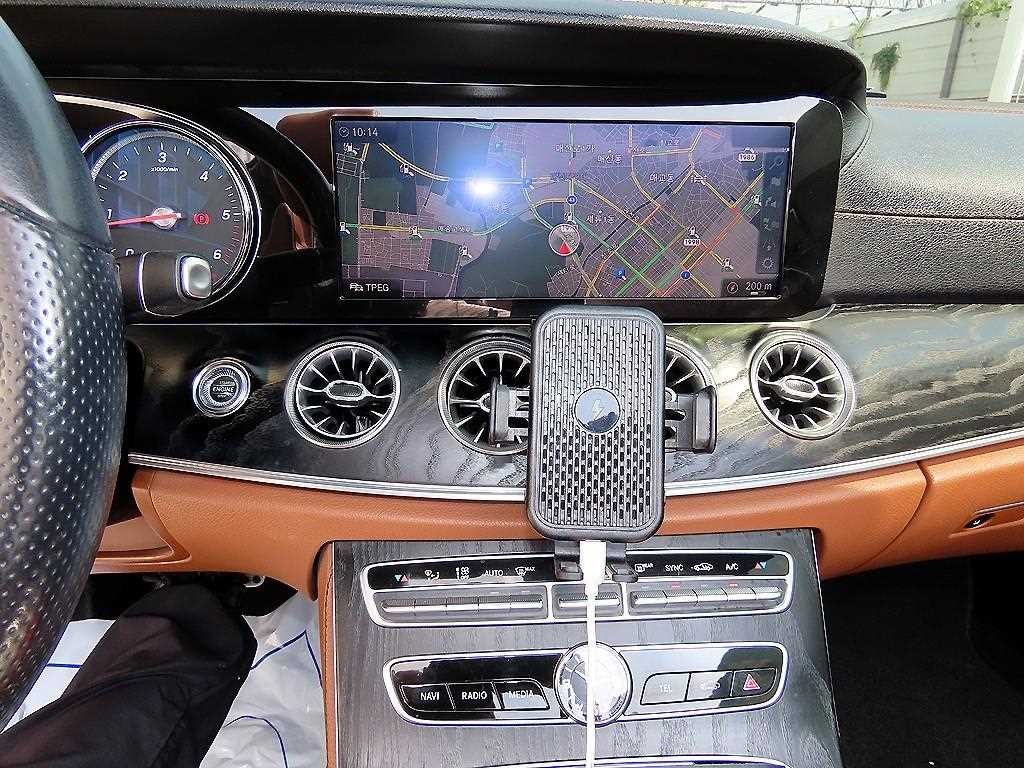 벤츠 E 클래스 E-클래스 W213 E220d 카브리올레 이미지 17