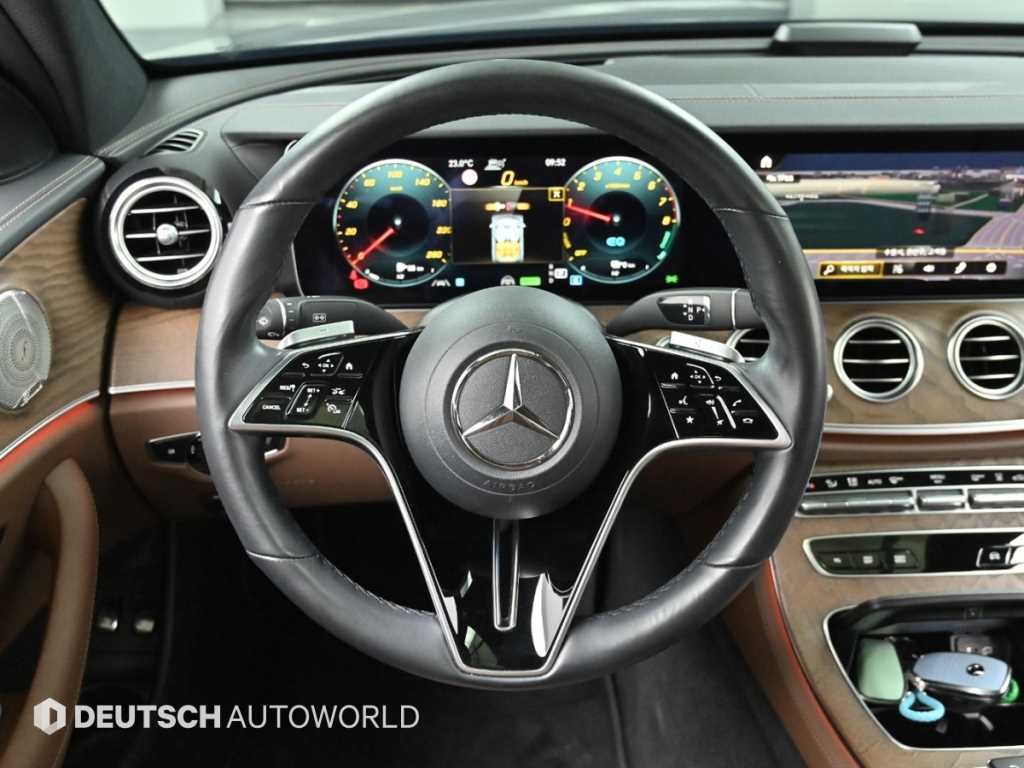 벤츠 E 클래스 E-클래스 W213 E300e 4MATIC 익스클루시브 이미지 13
