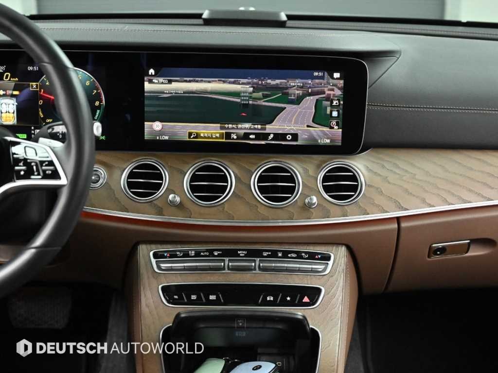 벤츠 E 클래스 E-클래스 W213 E300e 4MATIC 익스클루시브 이미지 14