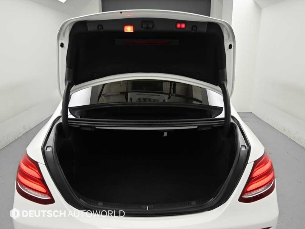 벤츠 E 클래스 E-클래스 W213 E300 아방가르드 이미지 19